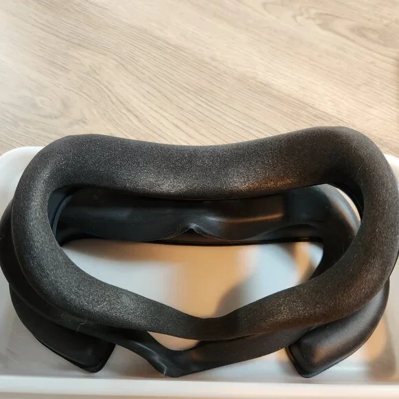 Meta Quest 2 VR Headset – Elite Strap w/ Battery + Carrying Case – Barely Used - Picture 10 of 10